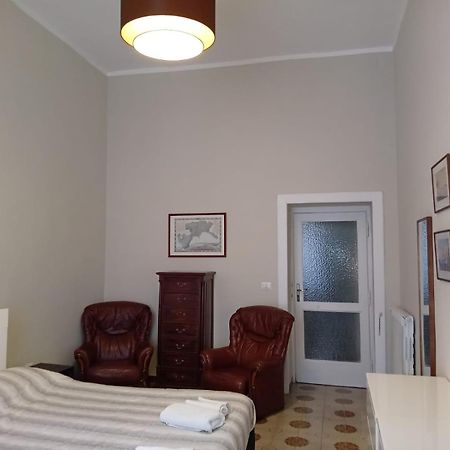 Domus Passpartenope, Napoli Luaran gambar