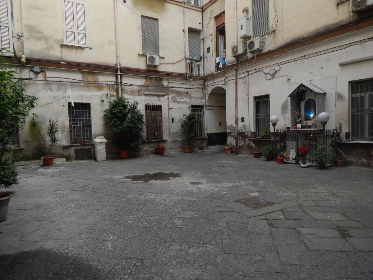 Domus Passpartenope, Napoli Luaran gambar