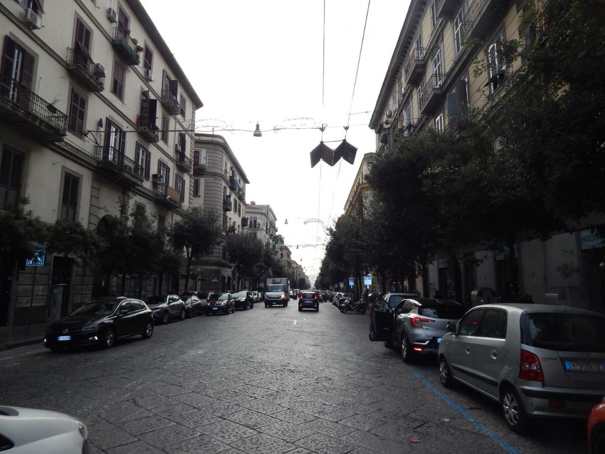 Domus Passpartenope, Napoli Luaran gambar