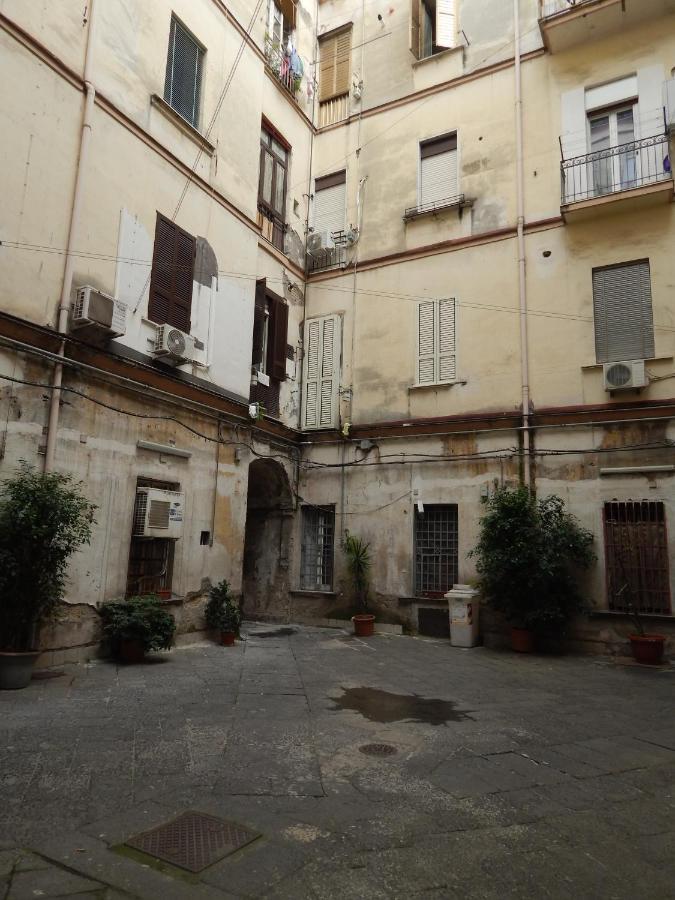 Domus Passpartenope, Napoli Luaran gambar